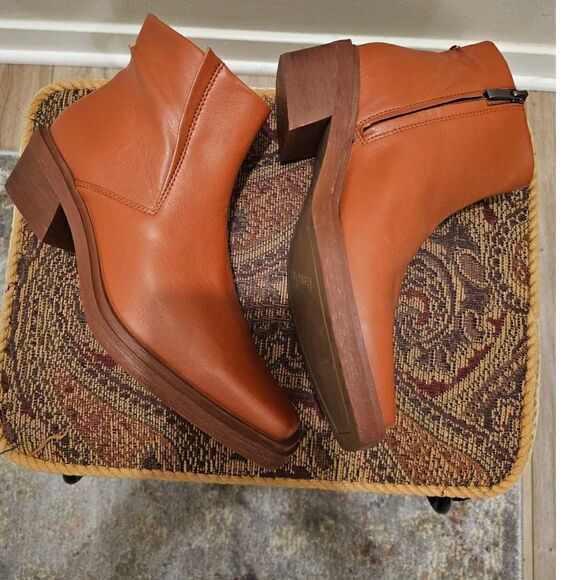 NWOT Franco Sarto Leather Tan Ankle Boots Size 8 - Picture 3 of 9